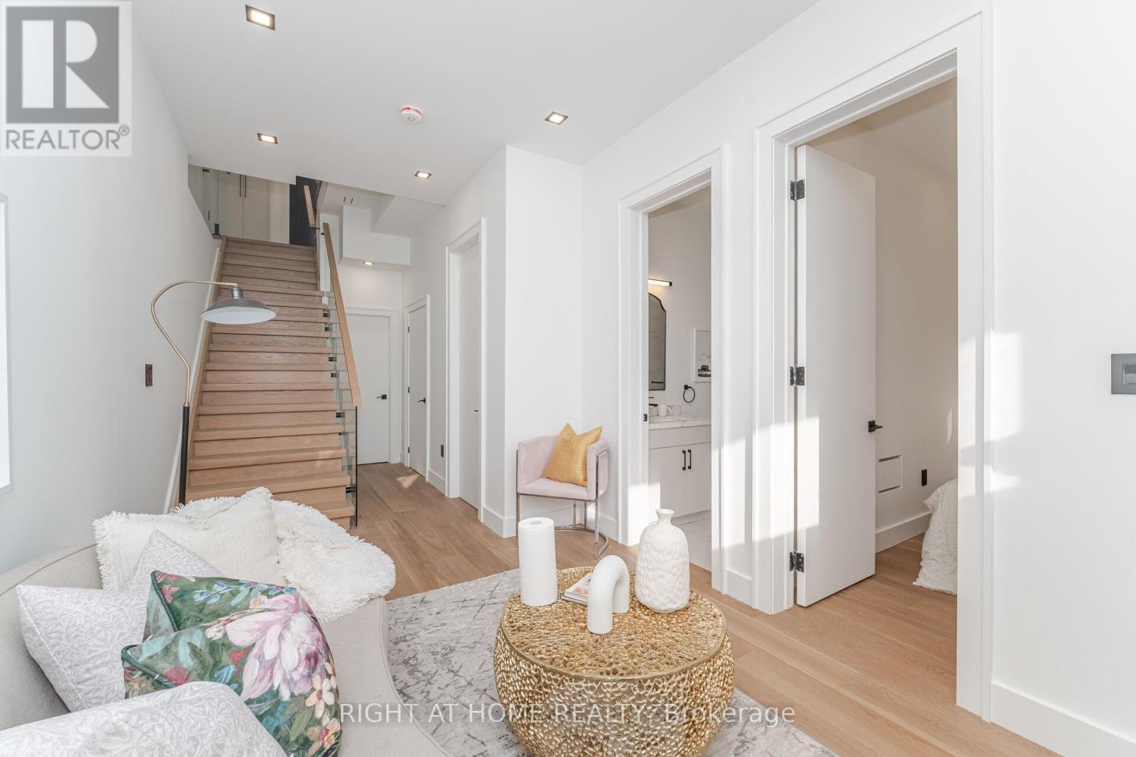 289 Valermo Drive, Toronto, Ontario M8W 2L2 - Photo 35 - W12606834