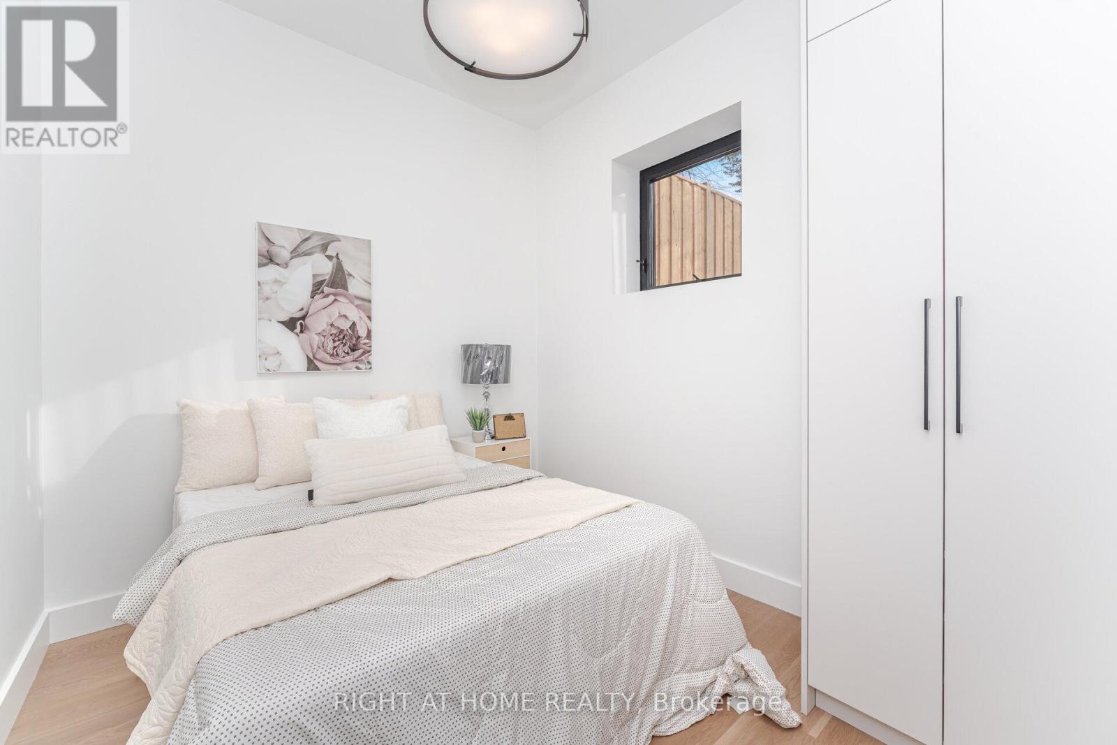 289 Valermo Drive, Toronto, Ontario M8W 2L2 - Photo 37 - W12606834