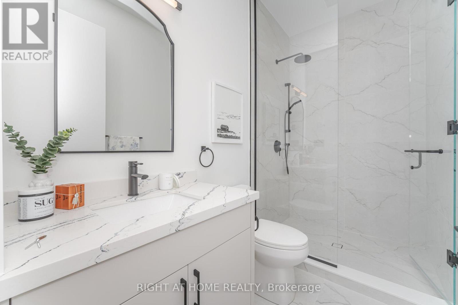 289 Valermo Drive, Toronto, Ontario M8W 2L2 - Photo 38 - W12606834