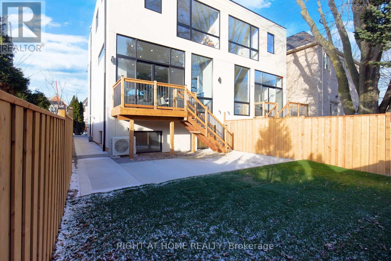 289 Valermo Drive, Toronto, Ontario M8W 2L2 - Photo 42 - W12606834