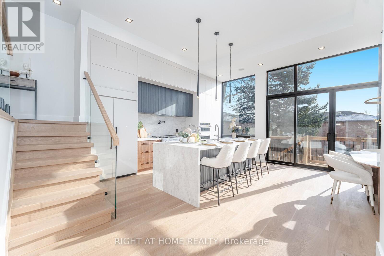 289 Valermo Drive, Toronto, Ontario M8W 2L2 - Photo 5 - W12606834