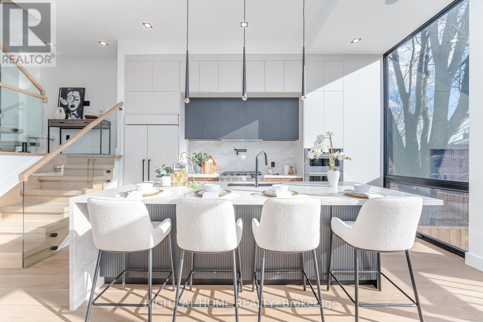 289 Valermo Drive, Toronto, Ontario M8W 2L2 - Photo 6 - W12606834