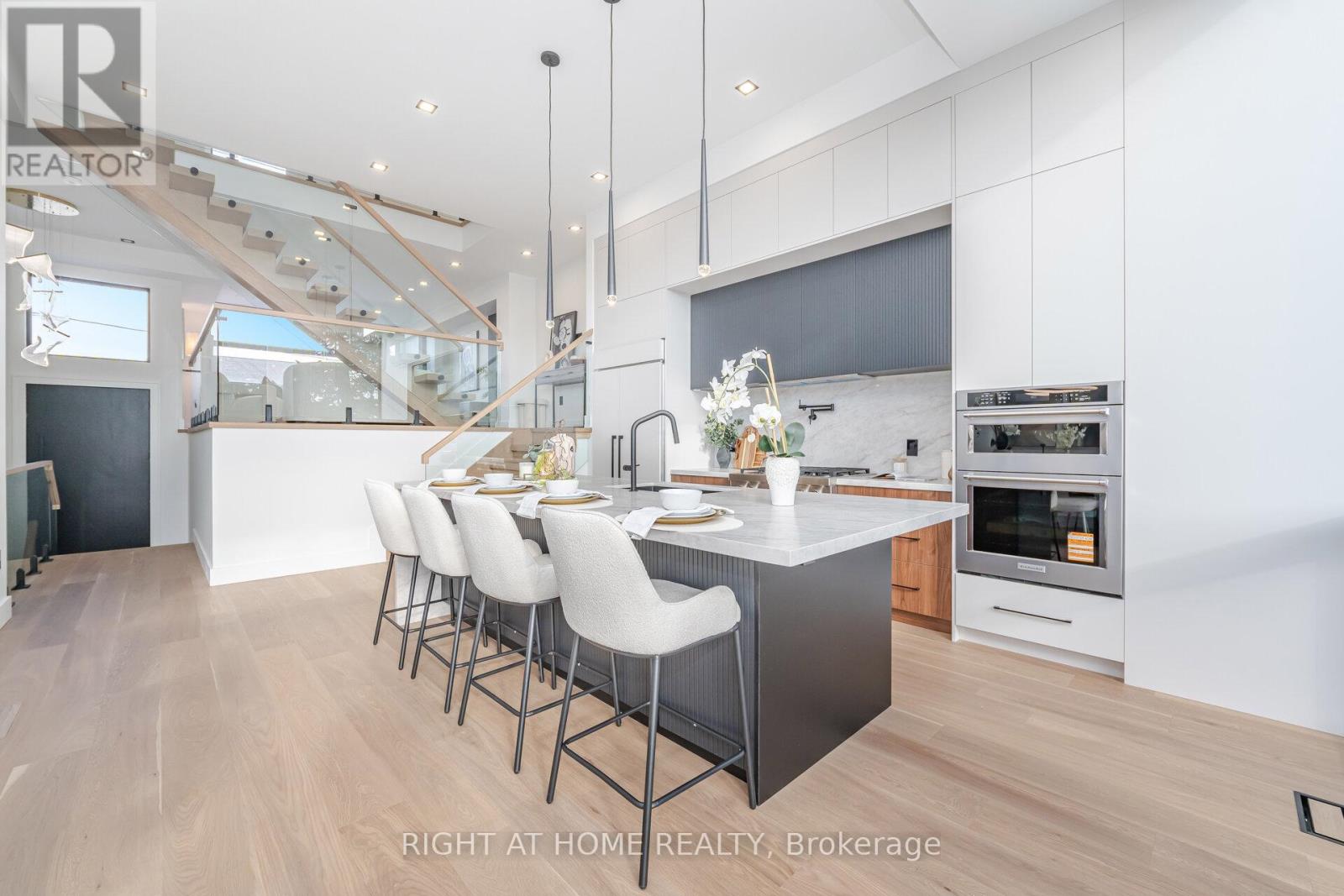 289 Valermo Drive, Toronto, Ontario M8W 2L2 - Photo 7 - W12606834