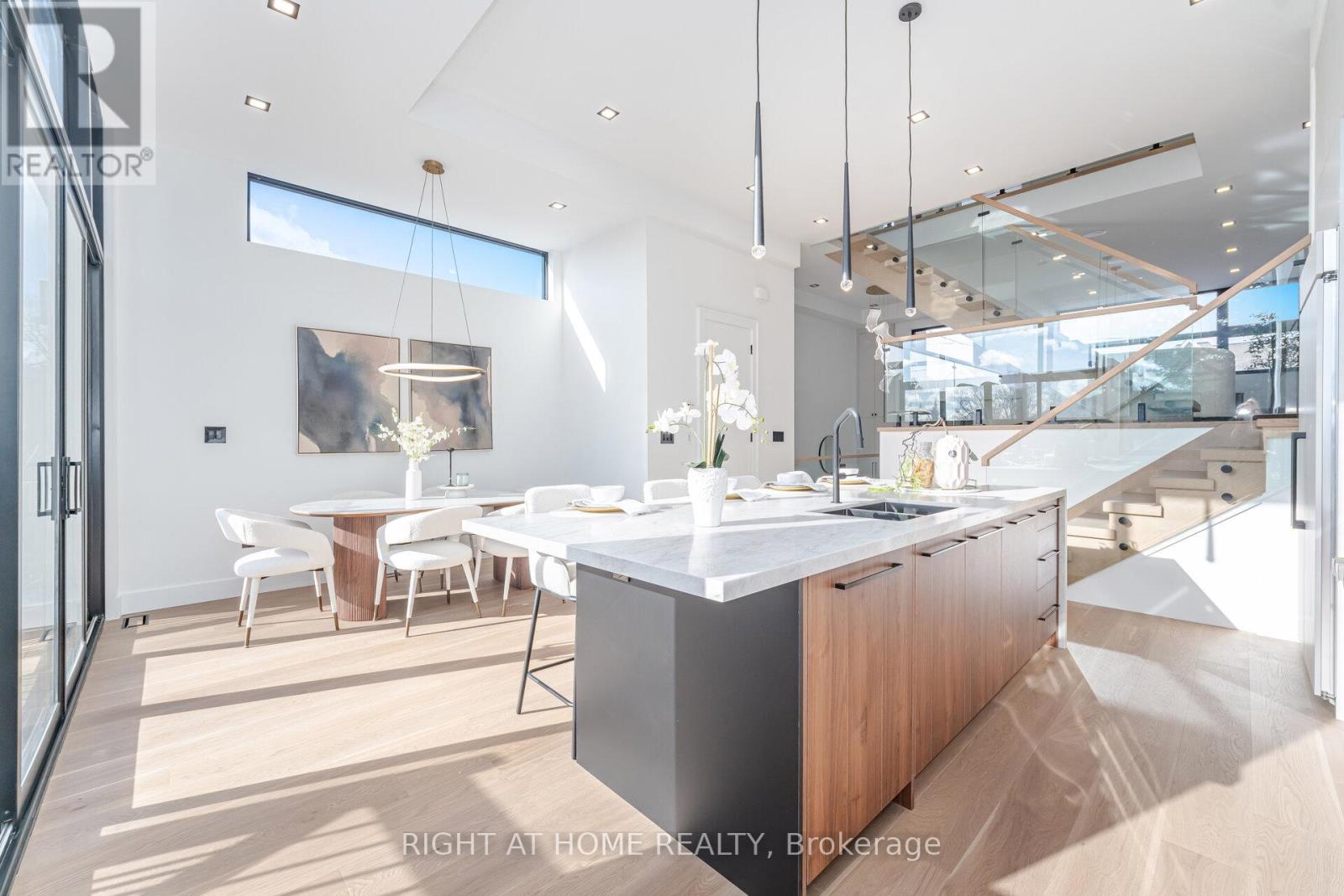 289 Valermo Drive, Toronto, Ontario M8W 2L2 - Photo 8 - W12606834