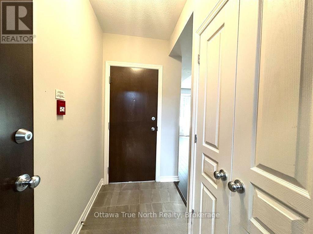 30 - 1032 Beryl Private, Ottawa, Ontario K1V 2M4 - Photo 2 - X12606848