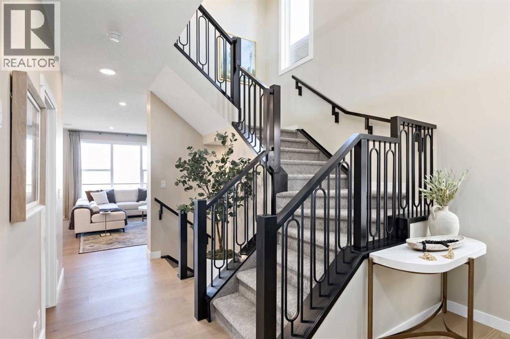 28 Southborough Lane, Cochrane, Alberta T2C 5H9 - Photo 3 - A2271162