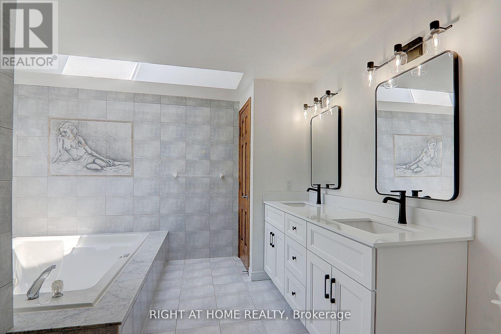 1008 Mount Albert Road, East Gwillimbury, Ontario L0G 1V0 - Photo 19 - N12606852