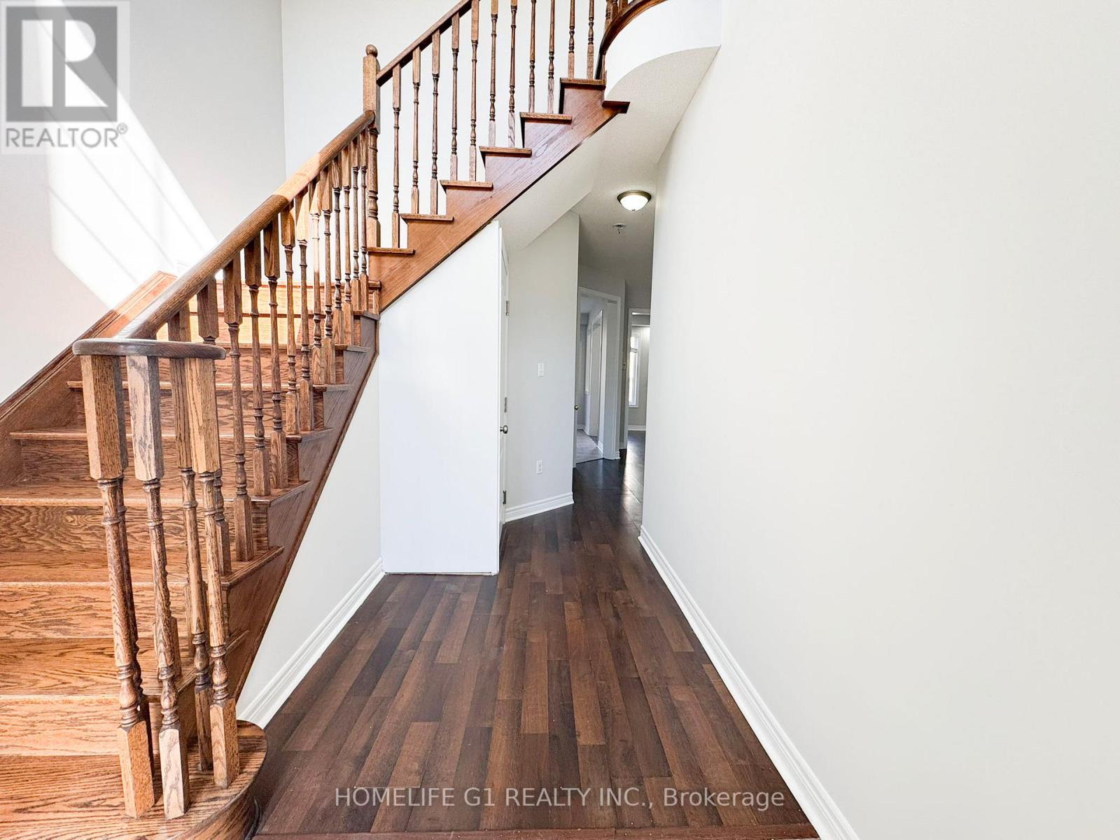 7 Bryony Road, Brampton, Ontario L7A 0G2 - Photo 4 - W12606858