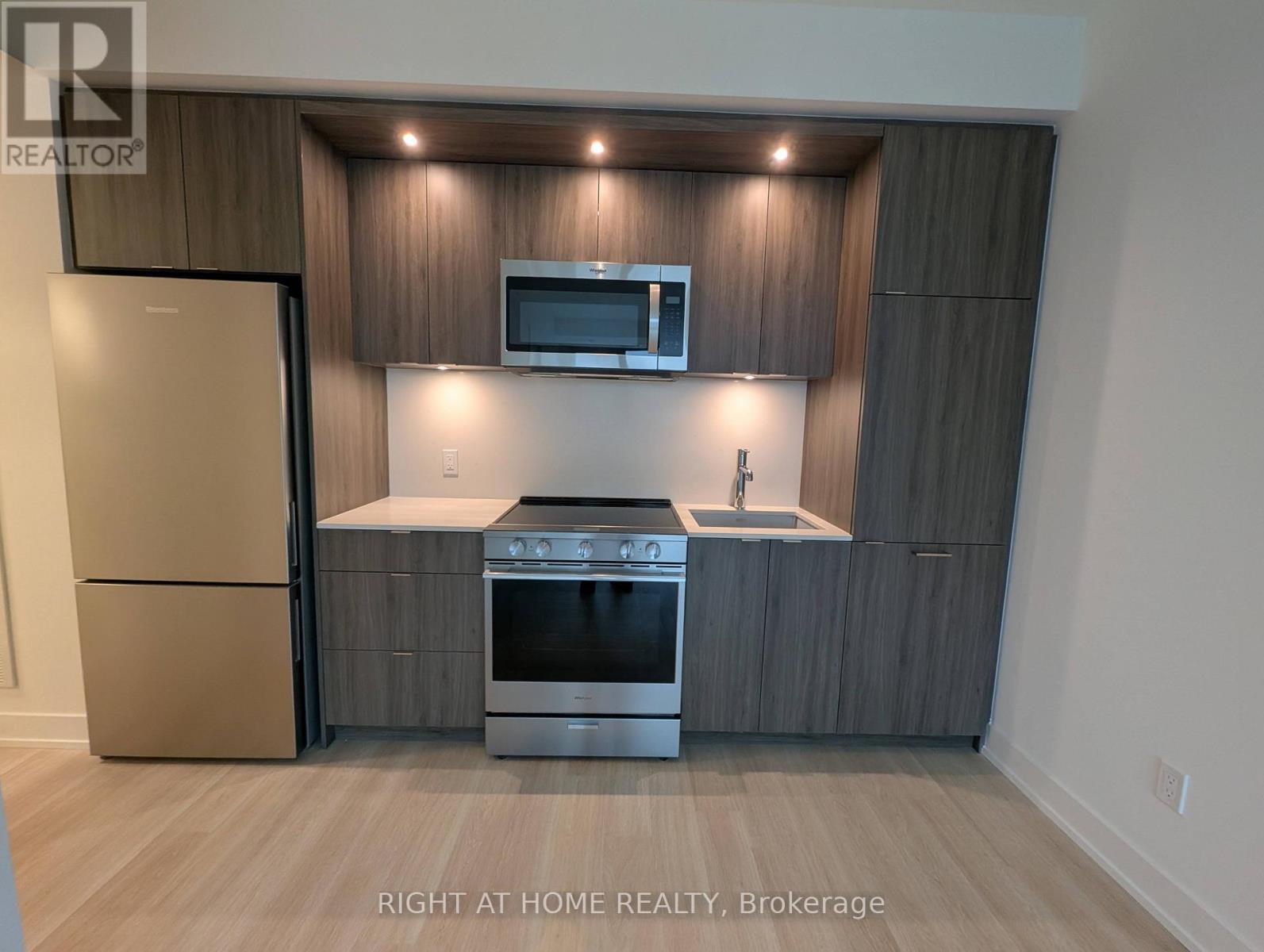 1106 - 60 Central Park Road Way, Toronto, Ontario  M9A 3K1 - Photo 2 - W12606864