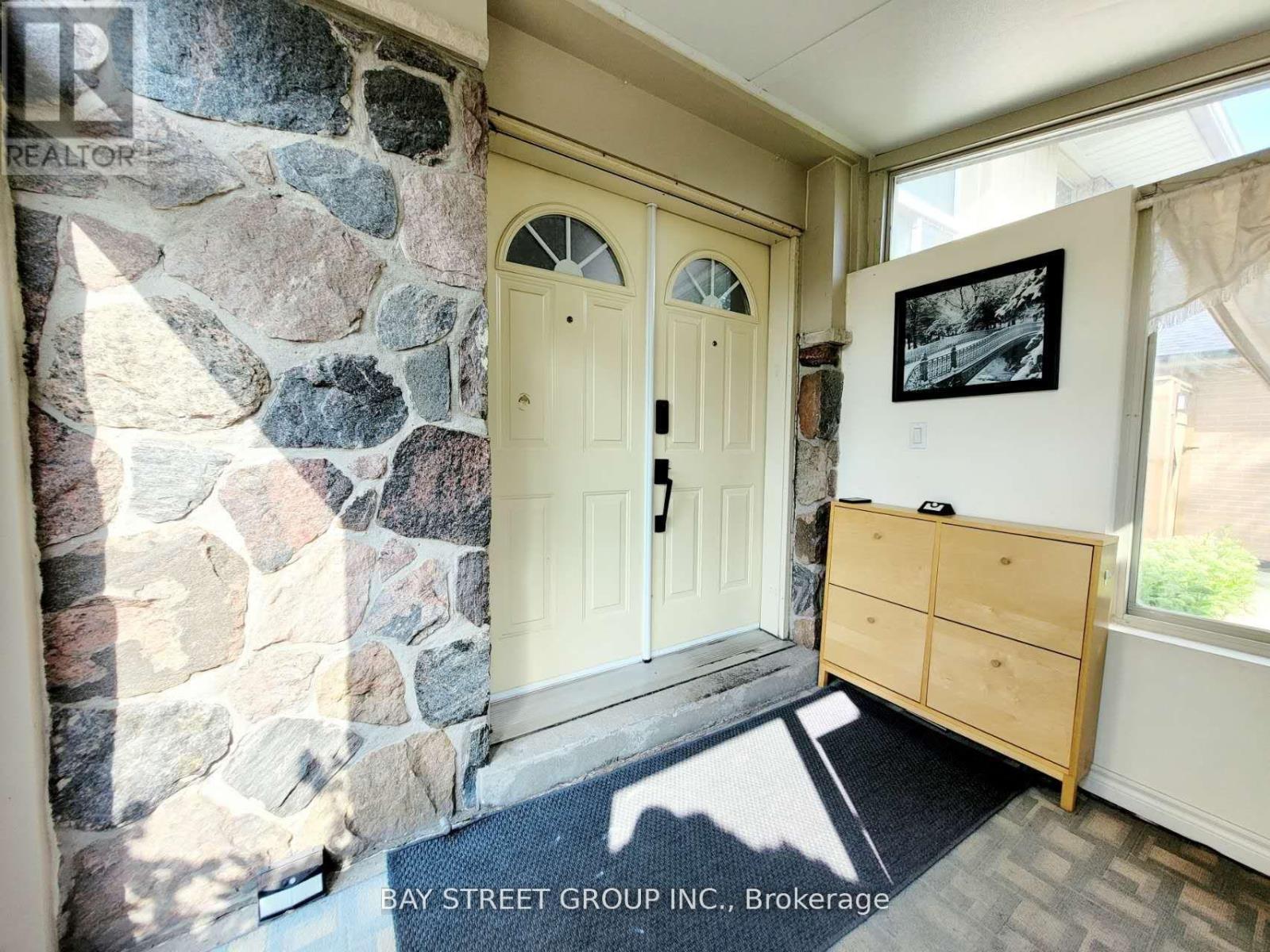 238 The West Mall, Toronto, Ontario M9C 1C5 - Photo 3 - W12606866