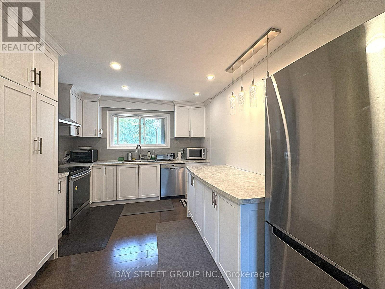 238 The West Mall, Toronto, Ontario M9C 1C5 - Photo 5 - W12606866