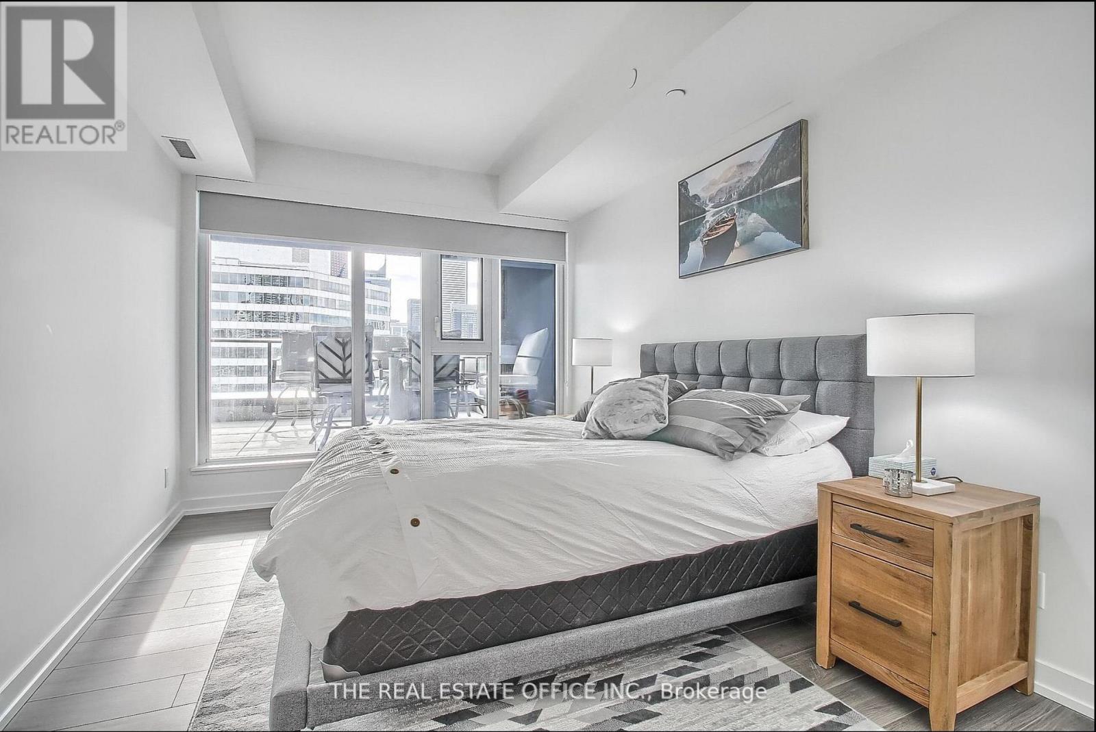 20 Edward Street, Toronto, Ontario  M5G 0C5 - Photo 18 - C12606878