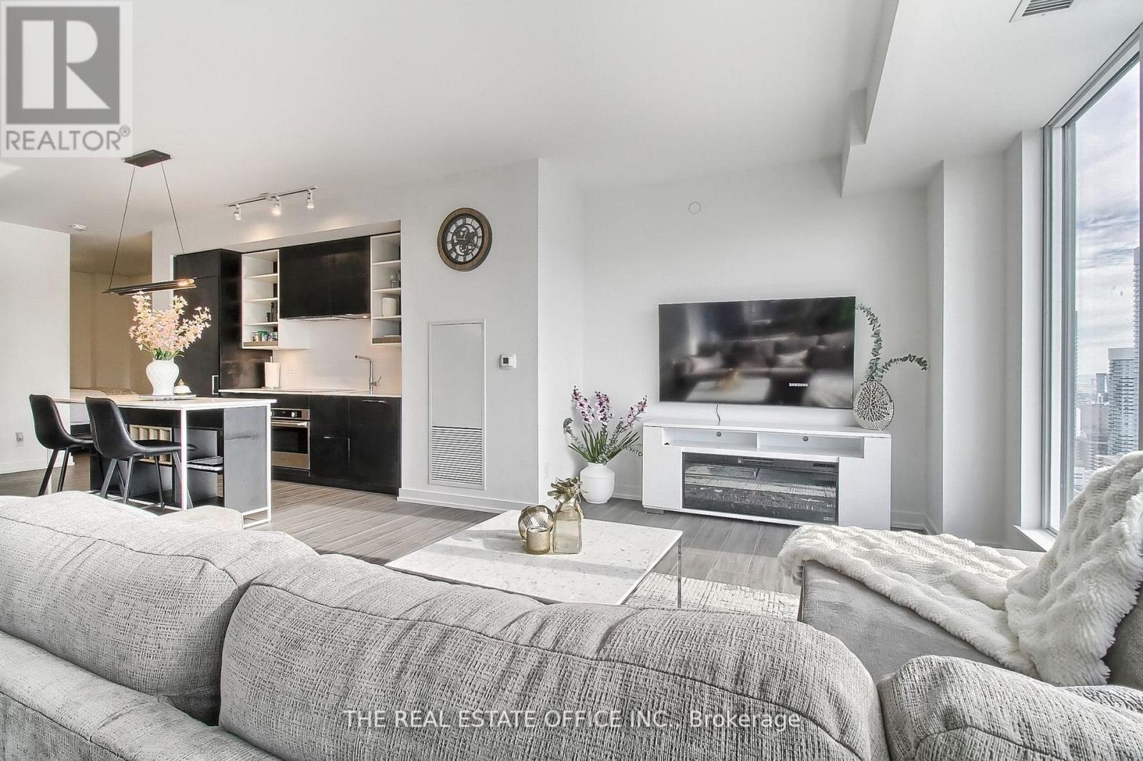 20 Edward Street, Toronto, Ontario  M5G 0C5 - Photo 4 - C12606878