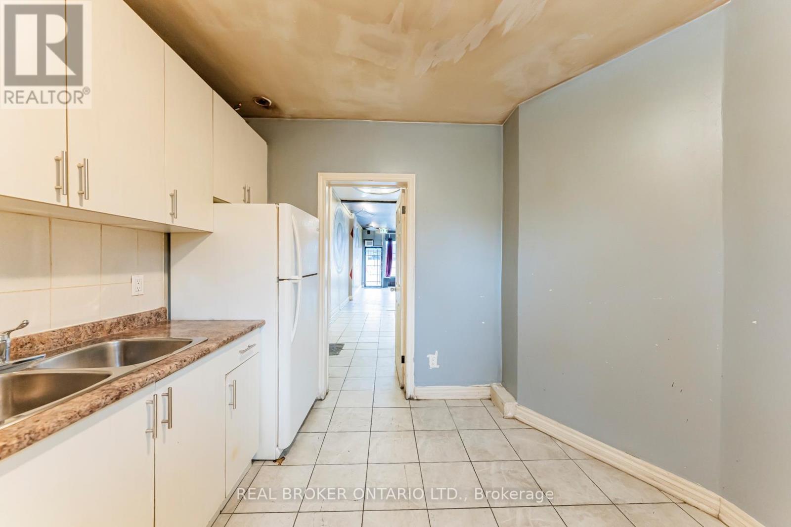 3212 Danforth Avenue, Toronto, Ontario  M1L 1C1 - Photo 7 - E12606880