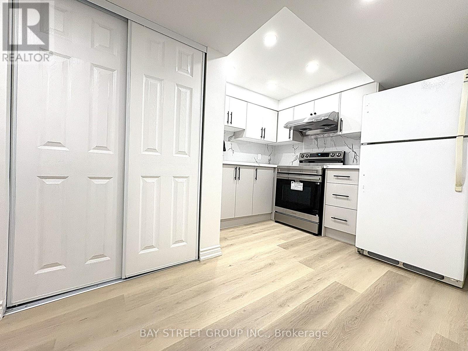 9 Truro Crescent, Toronto, Ontario M1V 2H7 - Photo 5 - E12606888