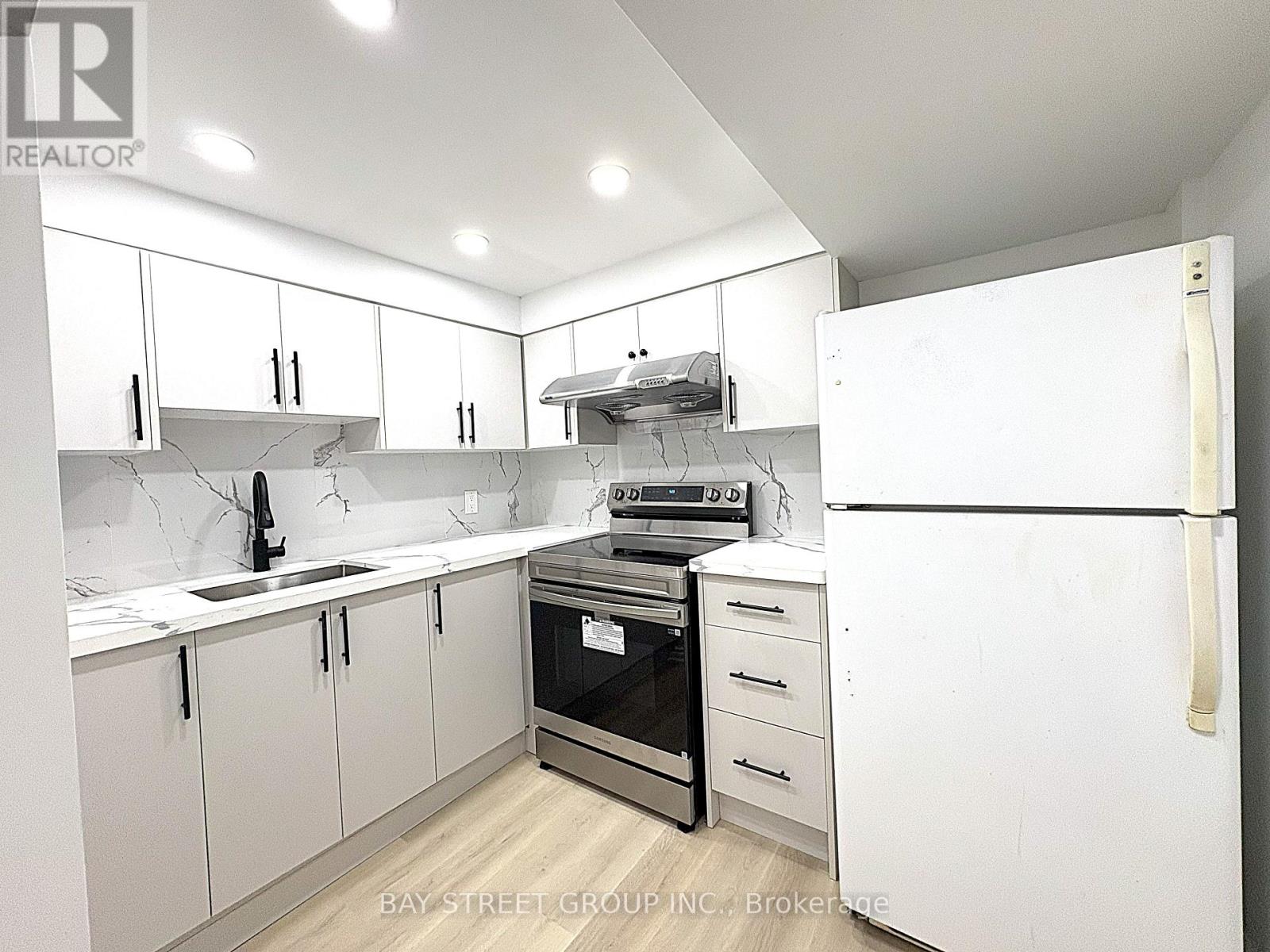 9 Truro Crescent, Toronto, Ontario M1V 2H7 - Photo 6 - E12606888