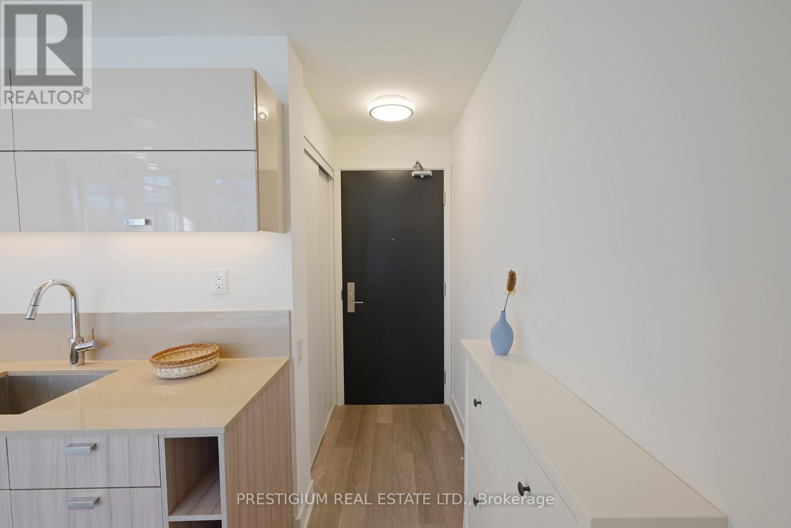 1910 - 290 Adelaide Street W, Toronto, Ontario  M5V 0P3 - Photo 6 - C12491906