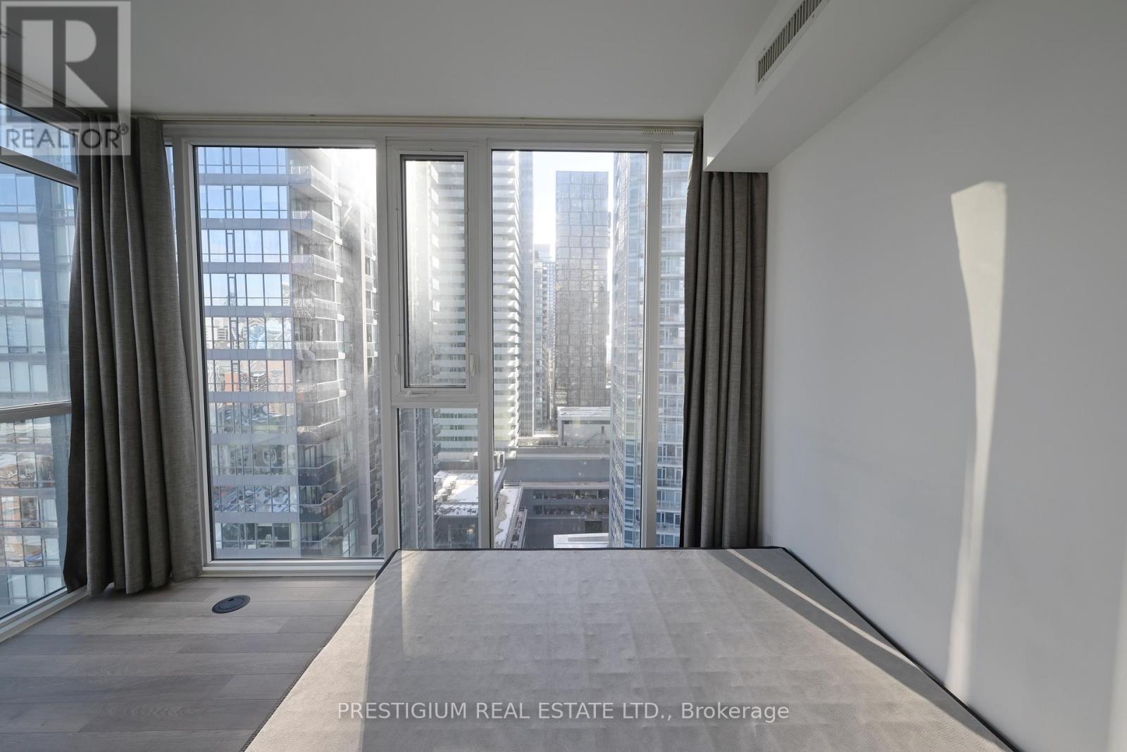 1910 - 290 Adelaide Street W, Toronto, Ontario  M5V 0P3 - Photo 8 - C12491906