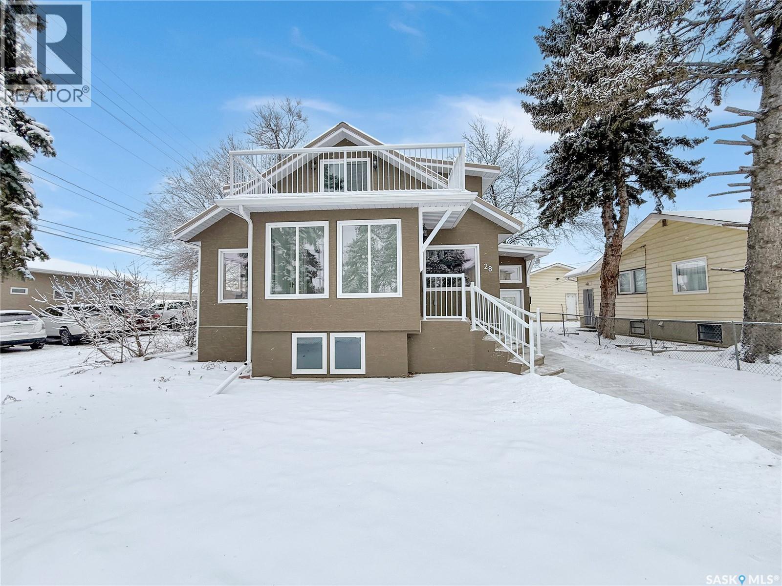 28 3rd Avenue Ne, Swift Current, Saskatchewan  S9H 2G2 - Photo 2 - SK025242