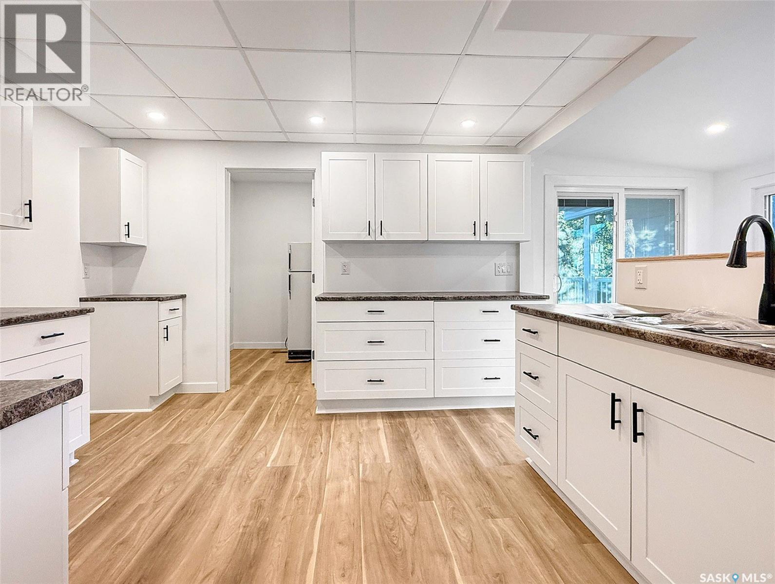 28 3rd Avenue Ne, Swift Current, Saskatchewan  S9H 2G2 - Photo 3 - SK025242