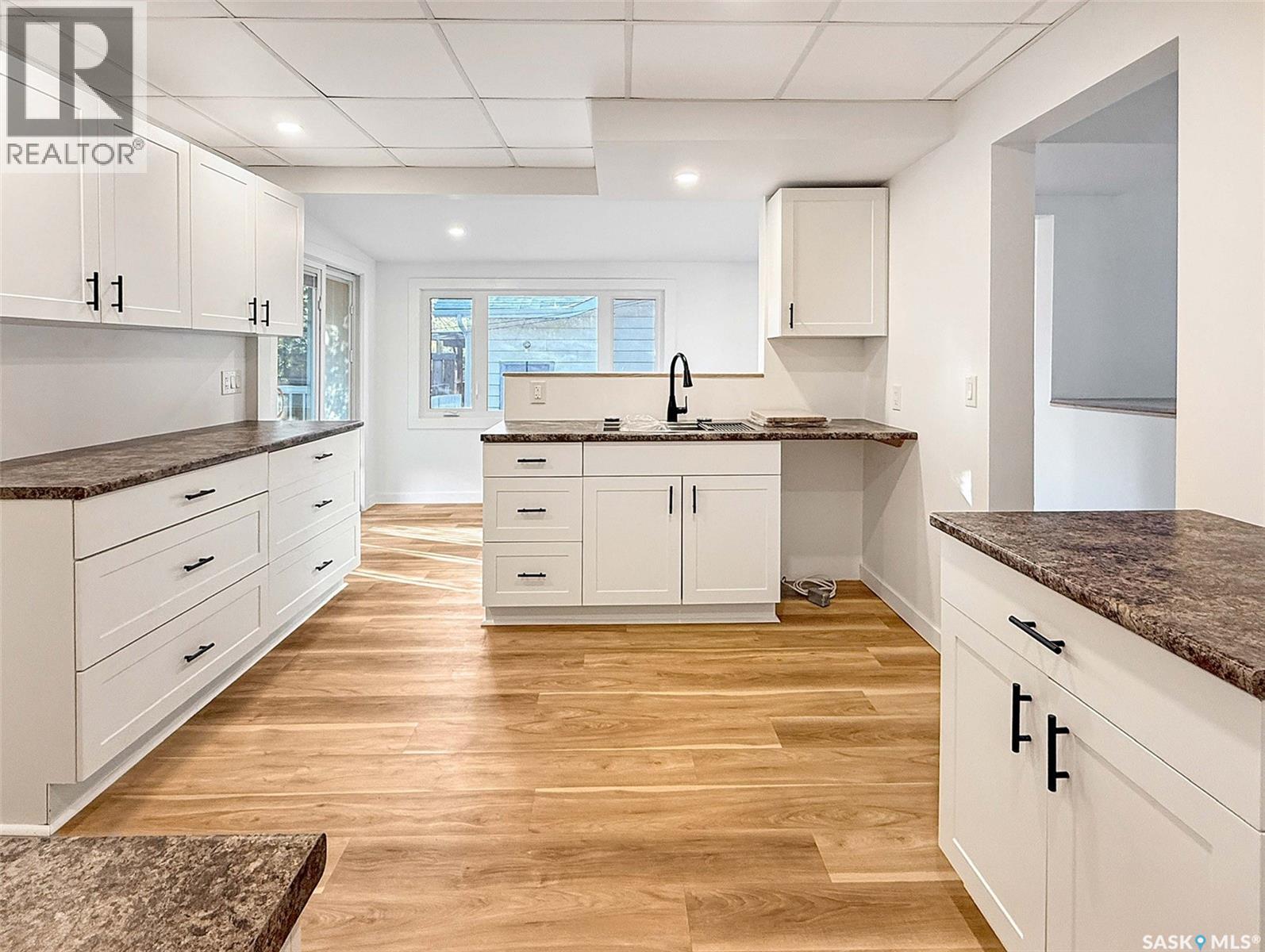 28 3rd Avenue Ne, Swift Current, Saskatchewan  S9H 2G2 - Photo 4 - SK025242