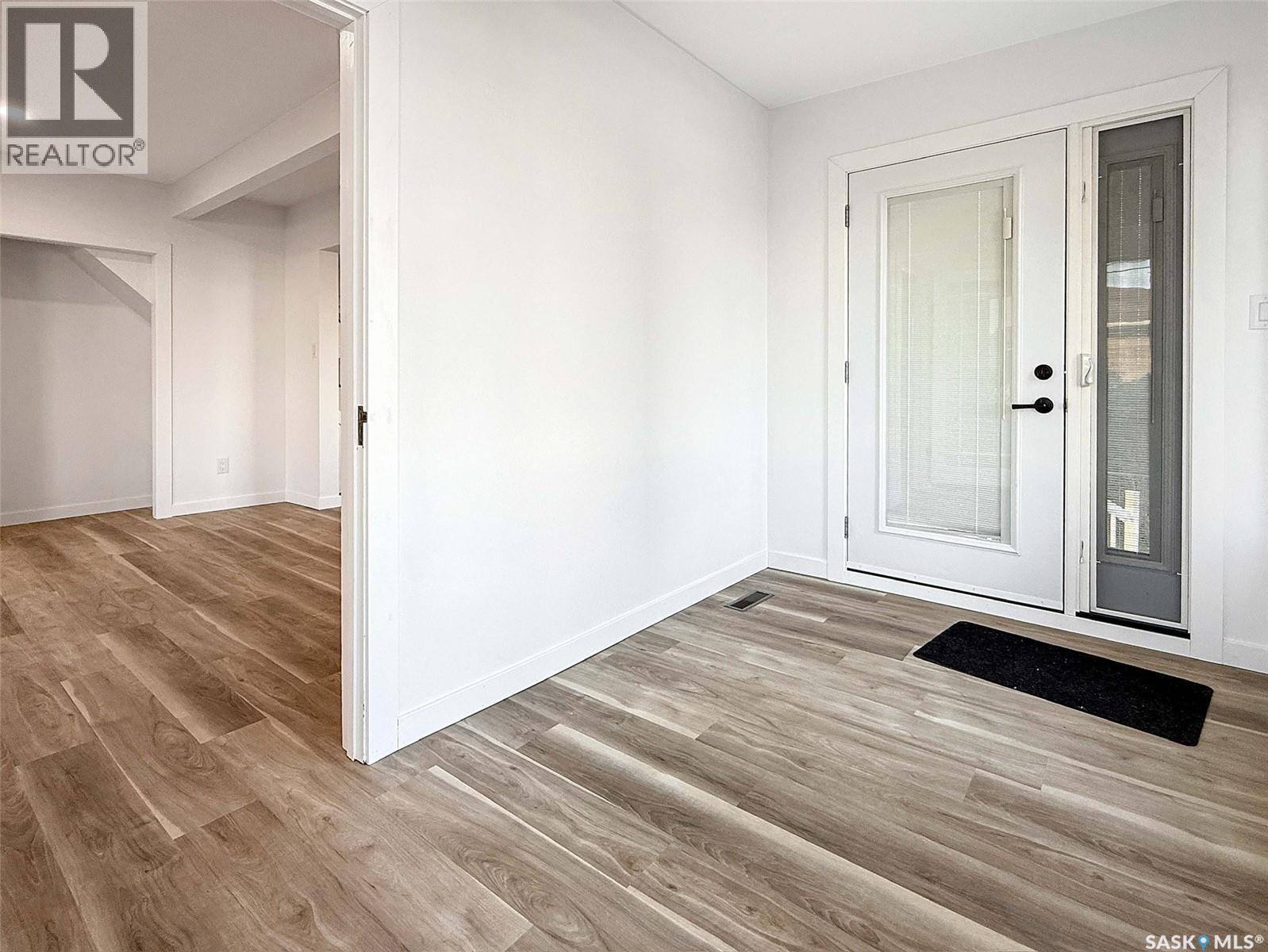 28 3rd Avenue Ne, Swift Current, Saskatchewan  S9H 2G2 - Photo 7 - SK025242