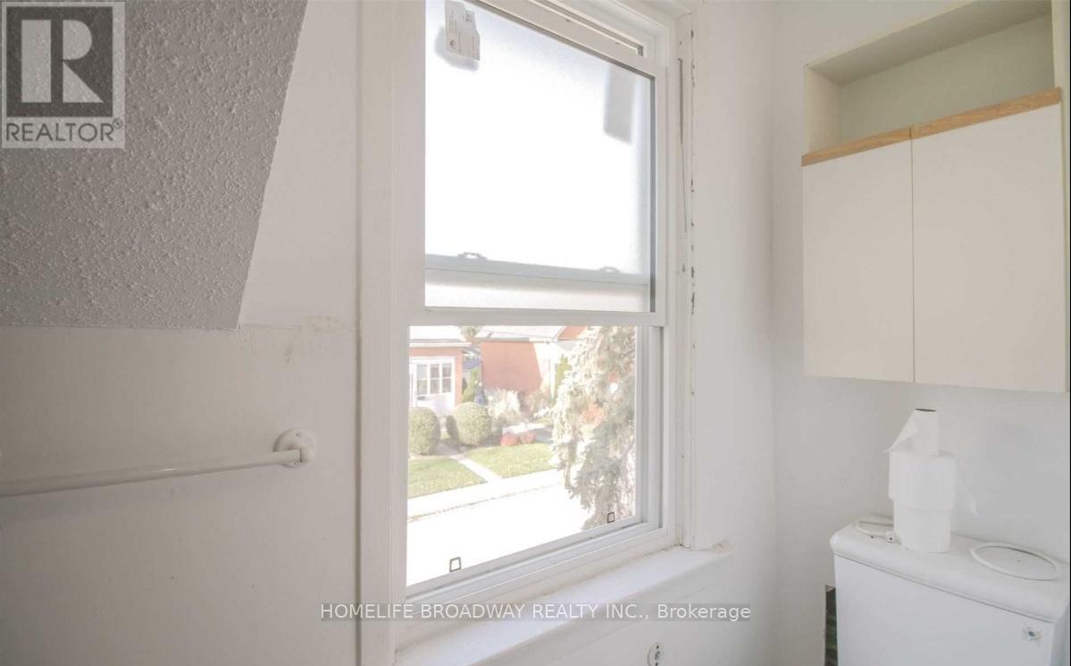 1354 Caroline Street, Burlington, Ontario  L7S 1H4 - Photo 17 - W12606914