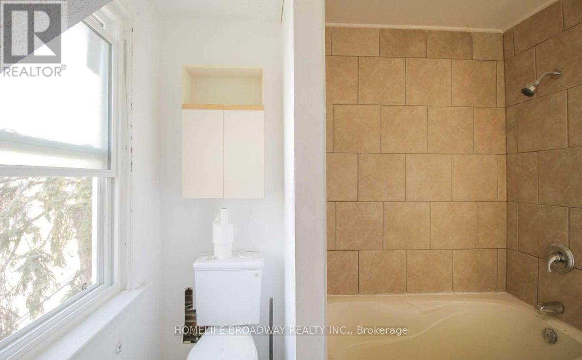 1354 Caroline Street, Burlington, Ontario  L7S 1H4 - Photo 18 - W12606914