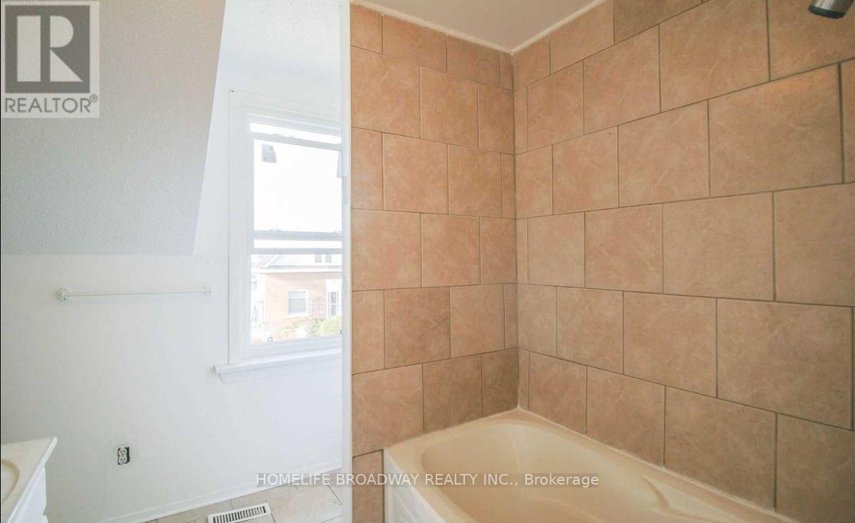 1354 Caroline Street, Burlington, Ontario  L7S 1H4 - Photo 19 - W12606914