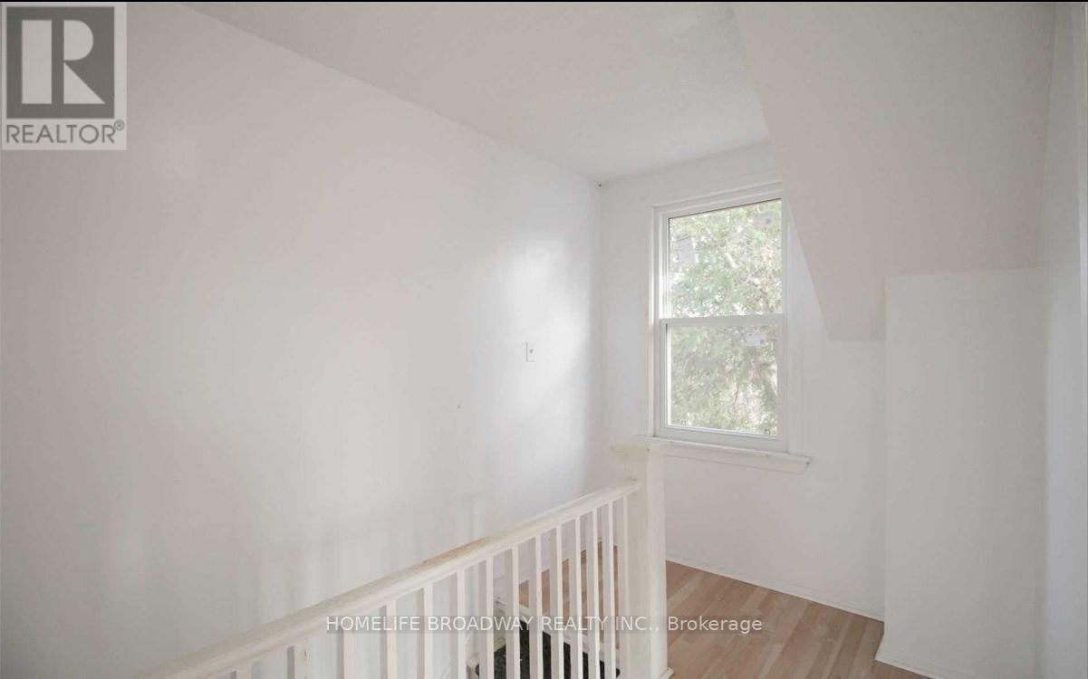 1354 Caroline Street, Burlington, Ontario  L7S 1H4 - Photo 4 - W12606914