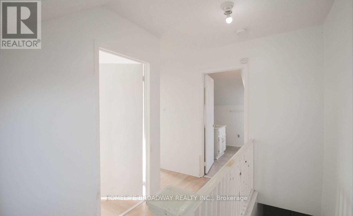 1354 Caroline Street, Burlington, Ontario  L7S 1H4 - Photo 5 - W12606914