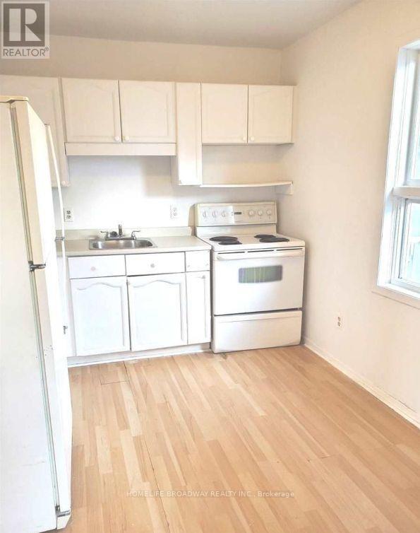 1354 Caroline Street, Burlington, Ontario  L7S 1H4 - Photo 9 - W12606914