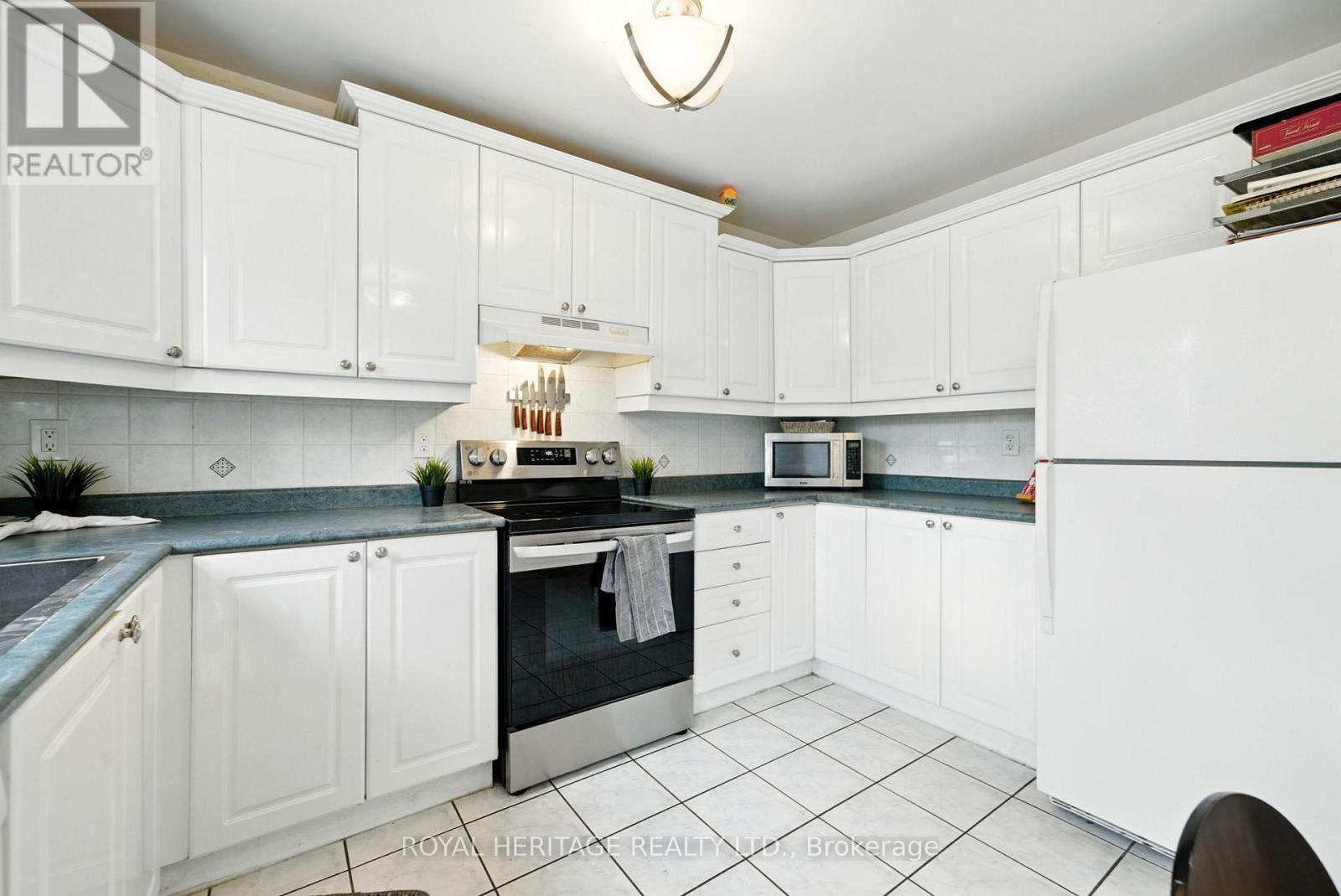 337 Ferndale Drive S, Barrie, Ontario L4N 9Y6 - Photo 10 - S12606950