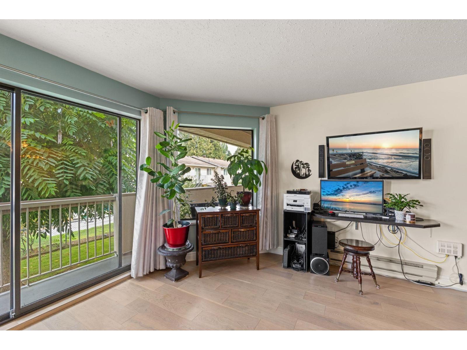 109 33233 E Bourquin Crescent, Abbotsford, British Columbia V2S 1Y2 - Photo 3 - R3049218