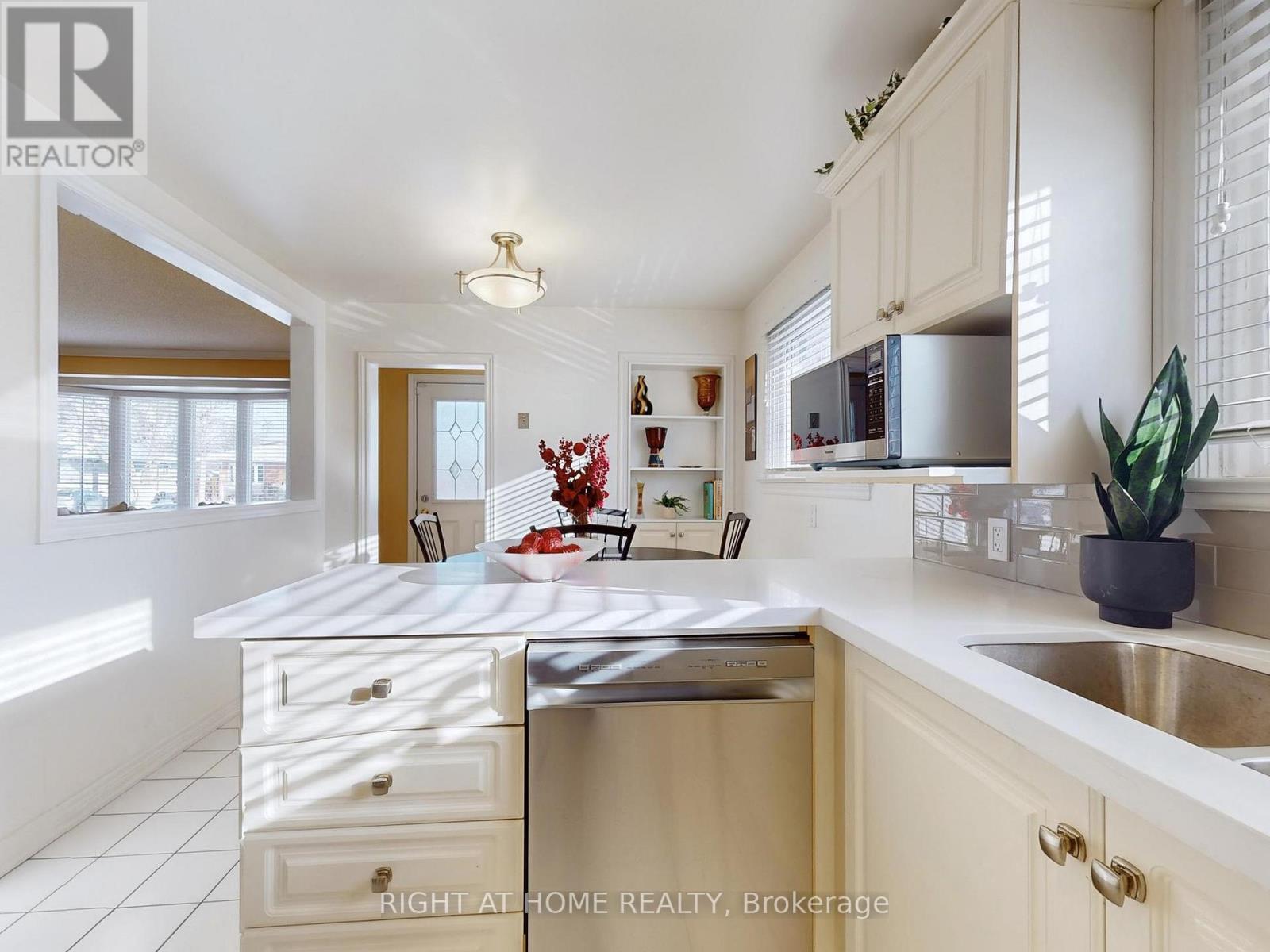 2 Barnes Crescent, Toronto, Ontario M1G 1Z9 - Photo 10 - E12606930