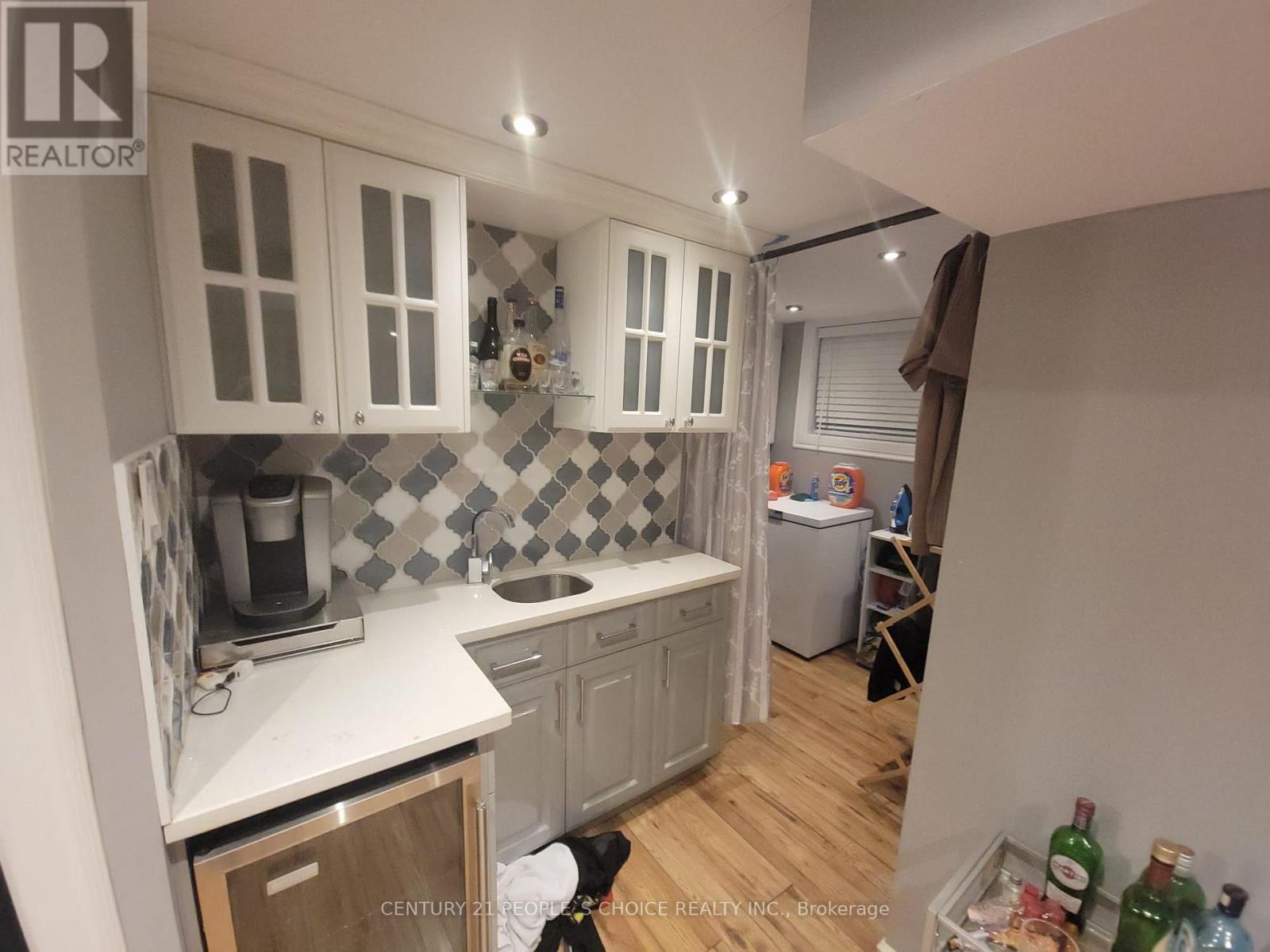 5486 Hixon Avenue, Burlington, Ontario  L7L 3S2 - Photo 2 - W12606940