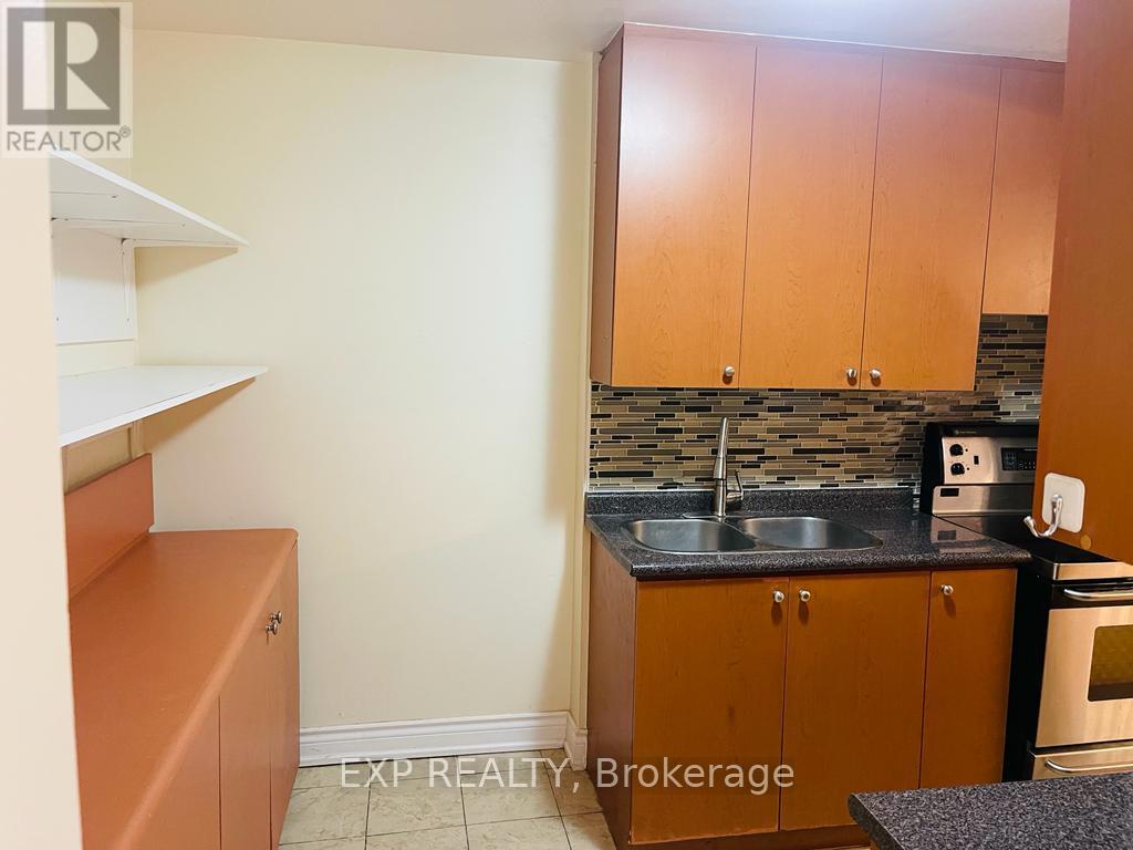 330 - 3025 The Credit Woodlands Road, Mississauga, Ontario L5C 2V3 - Photo 11 - W12606952