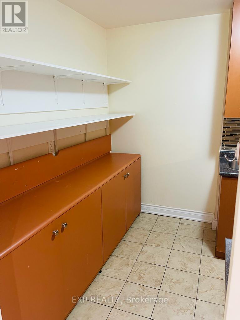 330 - 3025 The Credit Woodlands Road, Mississauga, Ontario L5C 2V3 - Photo 12 - W12606952