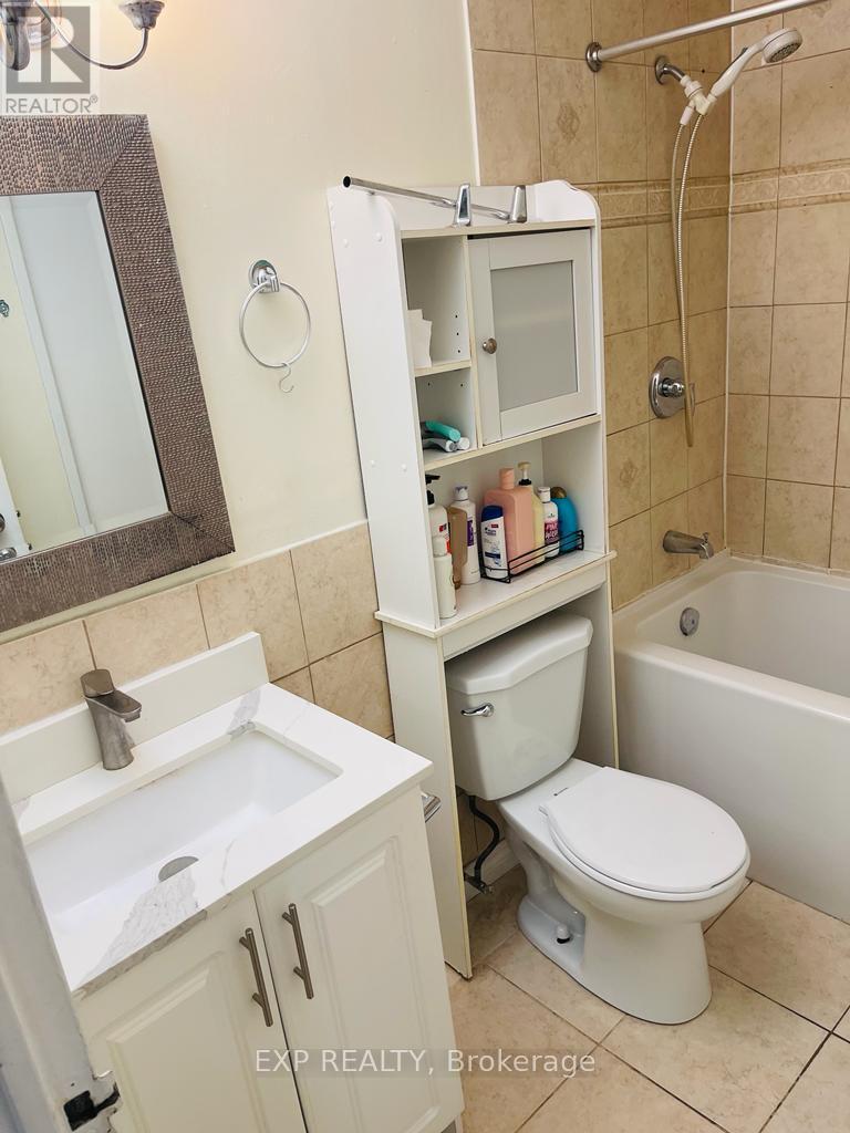 330 - 3025 The Credit Woodlands Road, Mississauga, Ontario L5C 2V3 - Photo 18 - W12606952