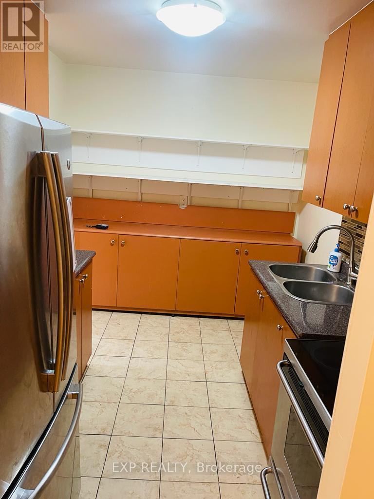 330 - 3025 The Credit Woodlands Road, Mississauga, Ontario L5C 2V3 - Photo 5 - W12606952