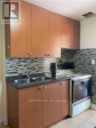 330 - 3025 The Credit Woodlands Road, Mississauga, Ontario L5C 2V3 - Photo 6 - W12606952