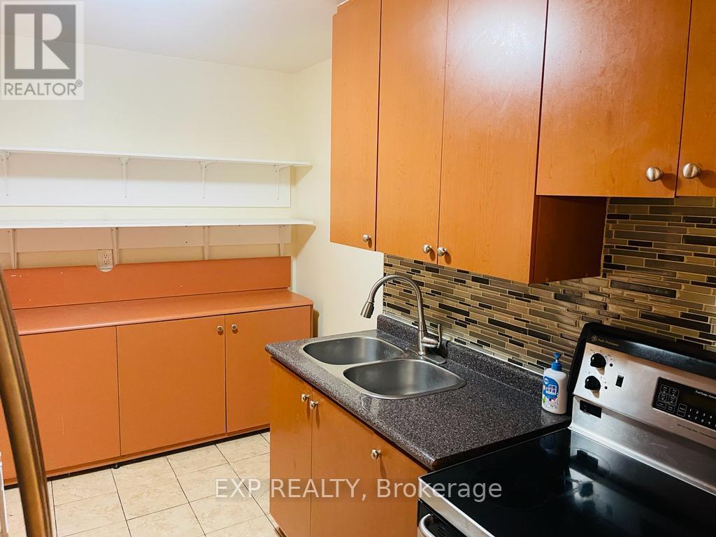 330 - 3025 The Credit Woodlands Road, Mississauga, Ontario L5C 2V3 - Photo 9 - W12606952