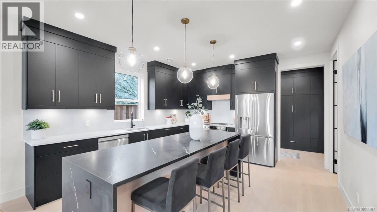 2 588 Whiteside St, Saanich, British Columbia V8Z 1Y6 - Photo 10 - 1009397