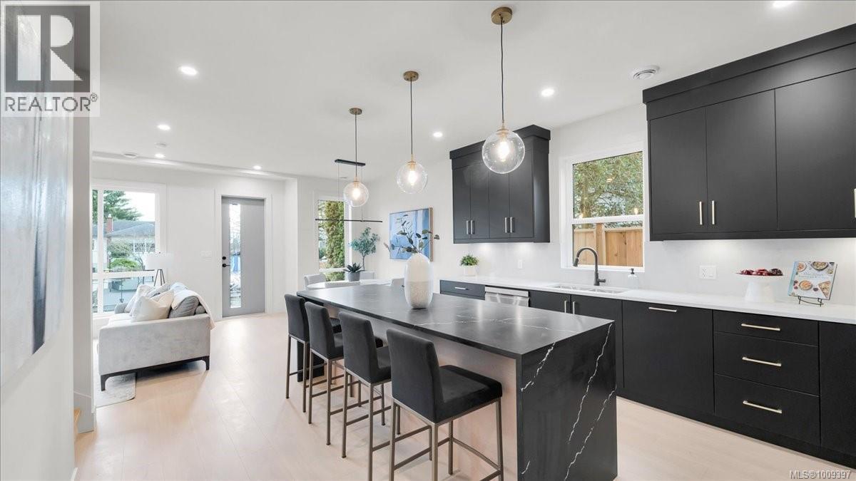 2 588 Whiteside St, Saanich, British Columbia V8Z 1Y6 - Photo 8 - 1009397