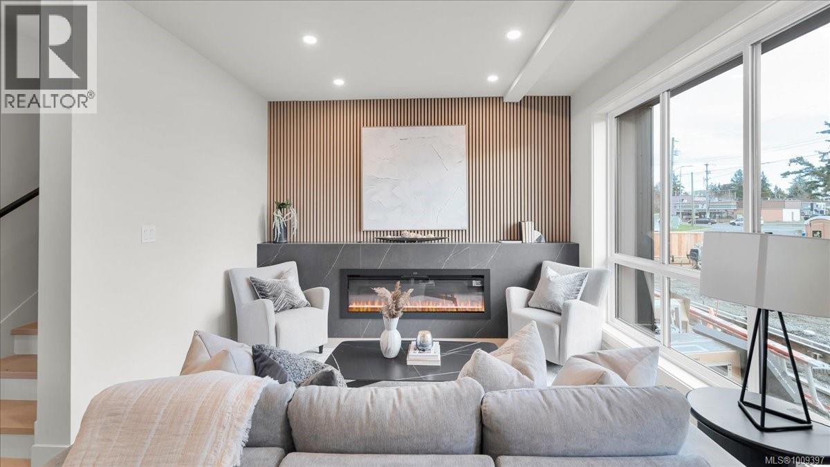 2 588 Whiteside St, Saanich, British Columbia V8Z 1Y6 - Photo 2 - 1009397