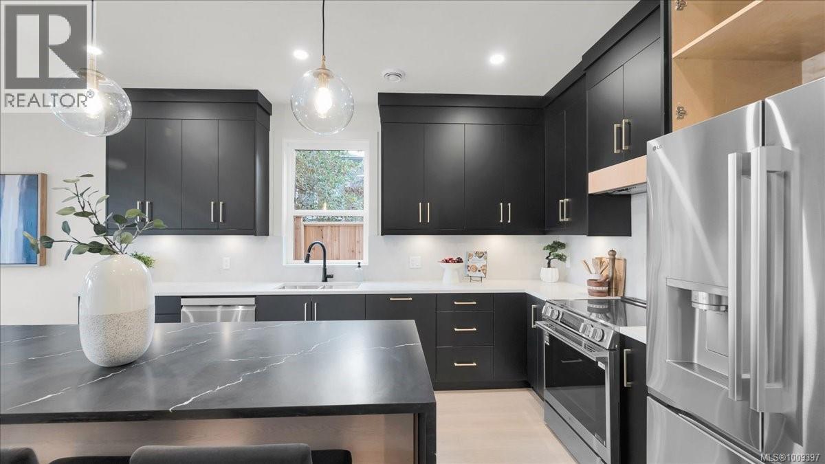 2 588 Whiteside St, Saanich, British Columbia V8Z 1Y6 - Photo 9 - 1009397