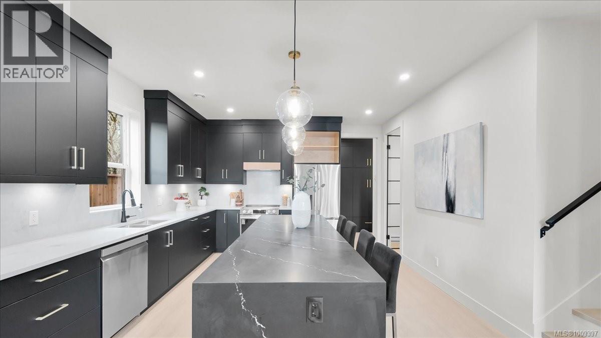 2 588 Whiteside St, Saanich, British Columbia V8Z 1Y6 - Photo 11 - 1009397