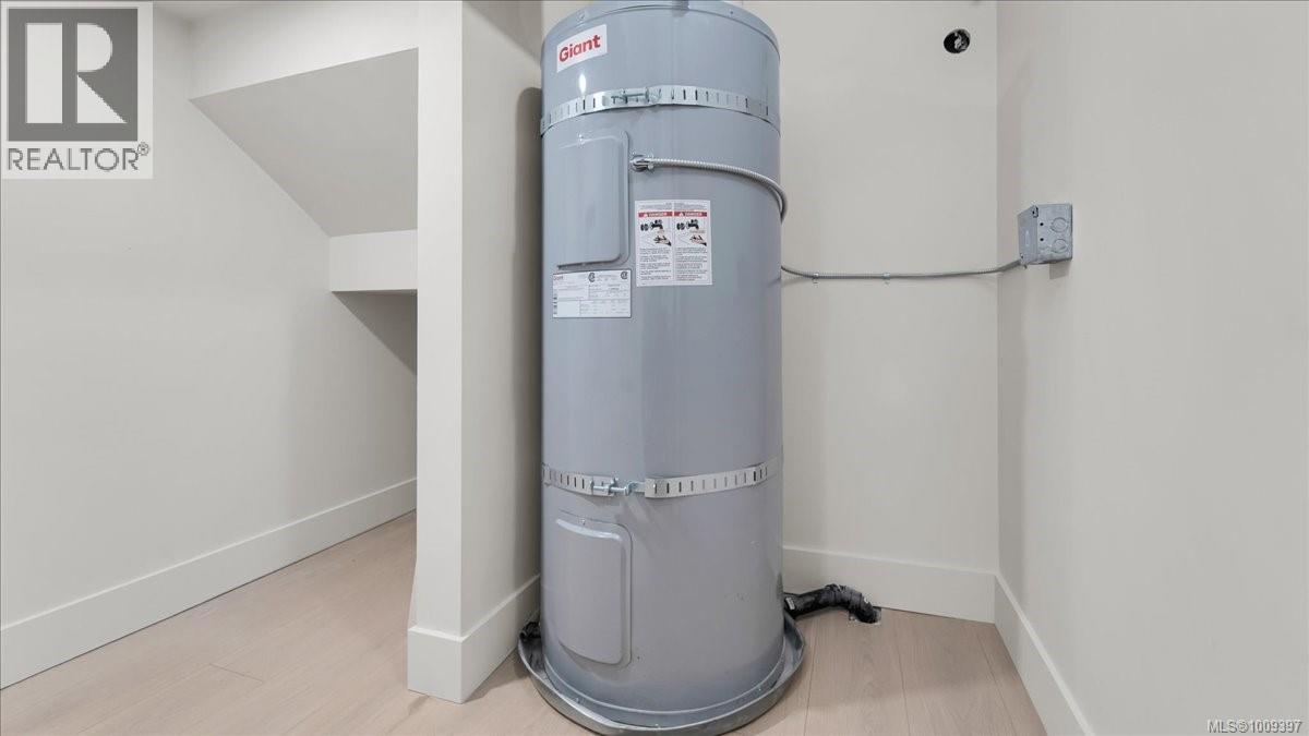 2 588 Whiteside St, Saanich, British Columbia V8Z 1Y6 - Photo 13 - 1009397