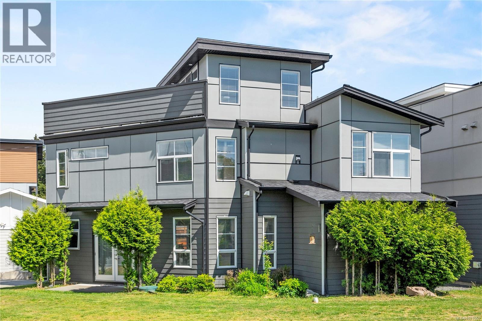 701 Strandlund Ave, Langford, British Columbia