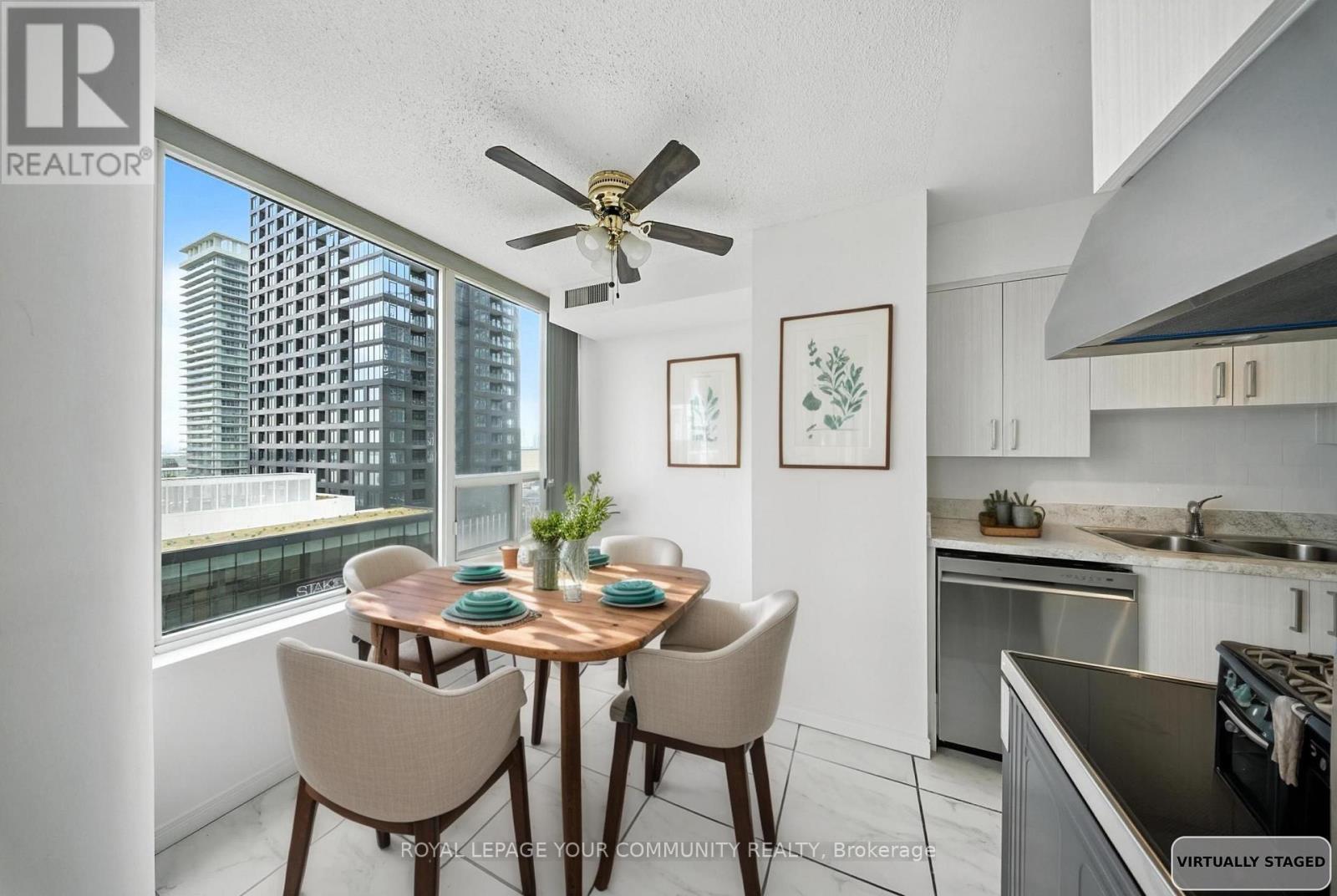 1404 - 330 Rathburn Road W, Mississauga, Ontario  L5B 3Y1 - Photo 5 - W12492800